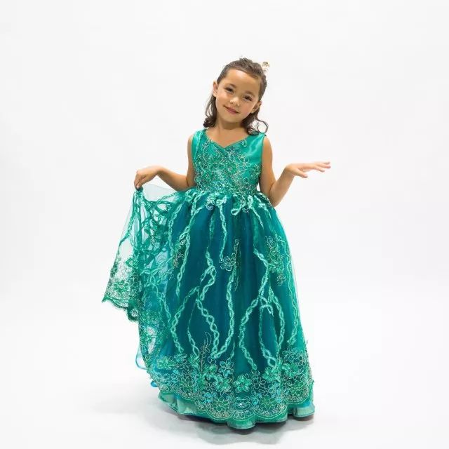 To realize princess dream of the daughter, play essence old father with one's own hands tailor about a hundred " blackart " skirt explodes sth resembling a net of network of fire