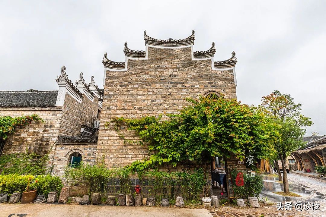 The owner spent 11 years investing 400 million yuan to build an ancient village with very few tourists