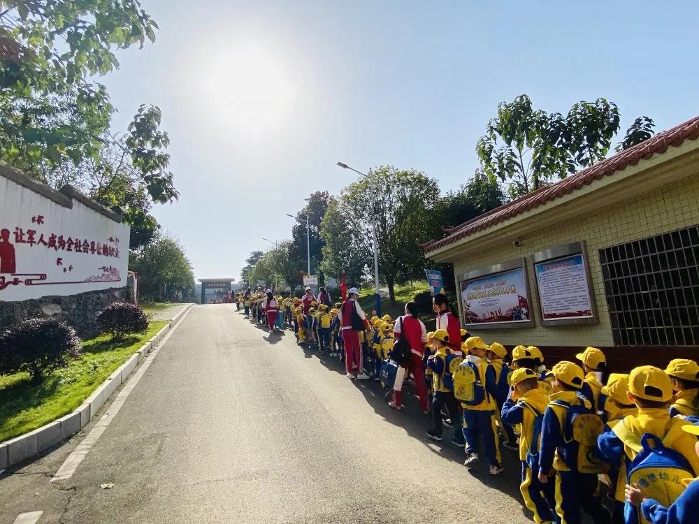 「娄底理想幼儿园」九九重阳节，浓浓敬老情——走进光荣院