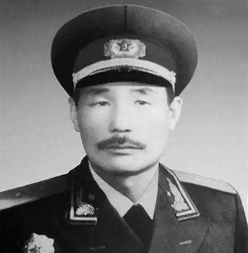 1955年原定他是上将，他却要个少将，毛主席拍板