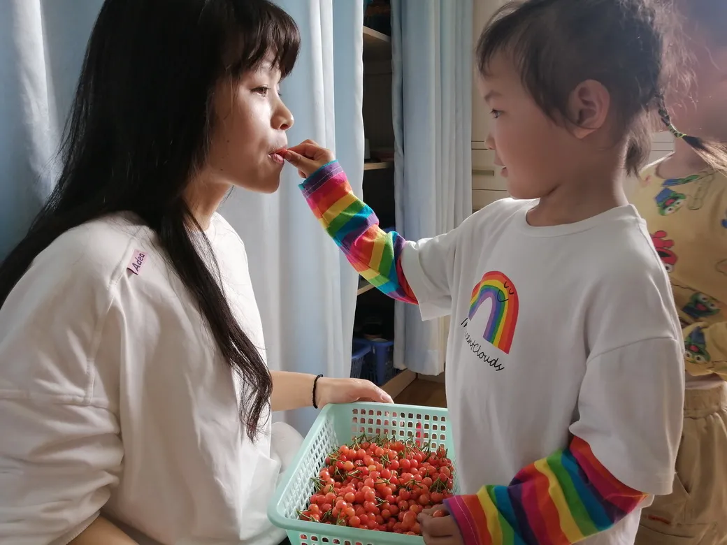 天府新区华阳幼儿园西区开展“幼儿园里的樱桃树”主题活动