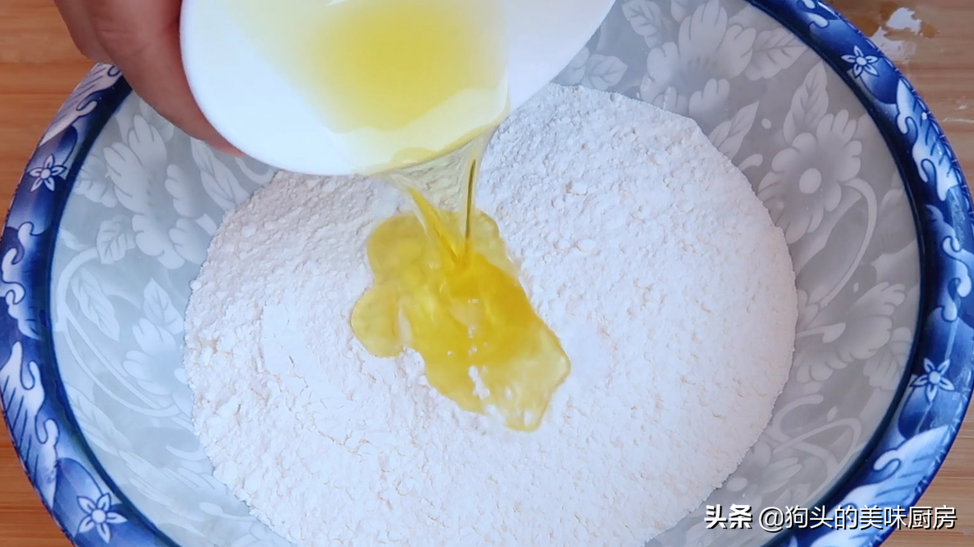 想吃酥餅不用排隊，教你在家做，不用烤箱，有鍋就行，個個酥掉渣