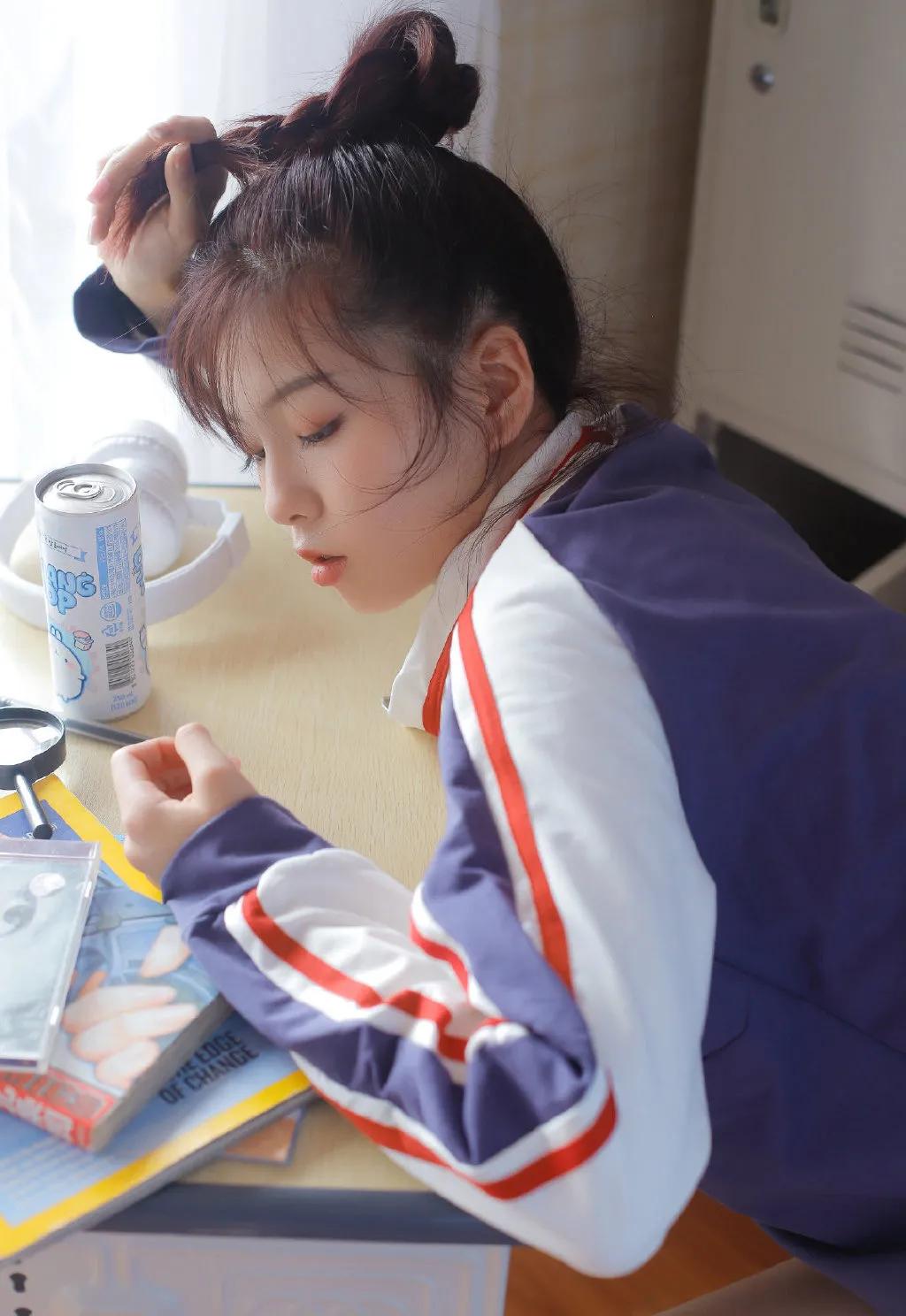 明星美女：運動服美女長腿制服寫真