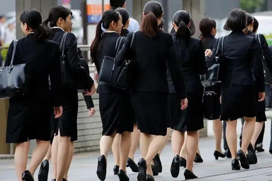 Japanese women sleep naked, but they are forced to work and family? iNEWS