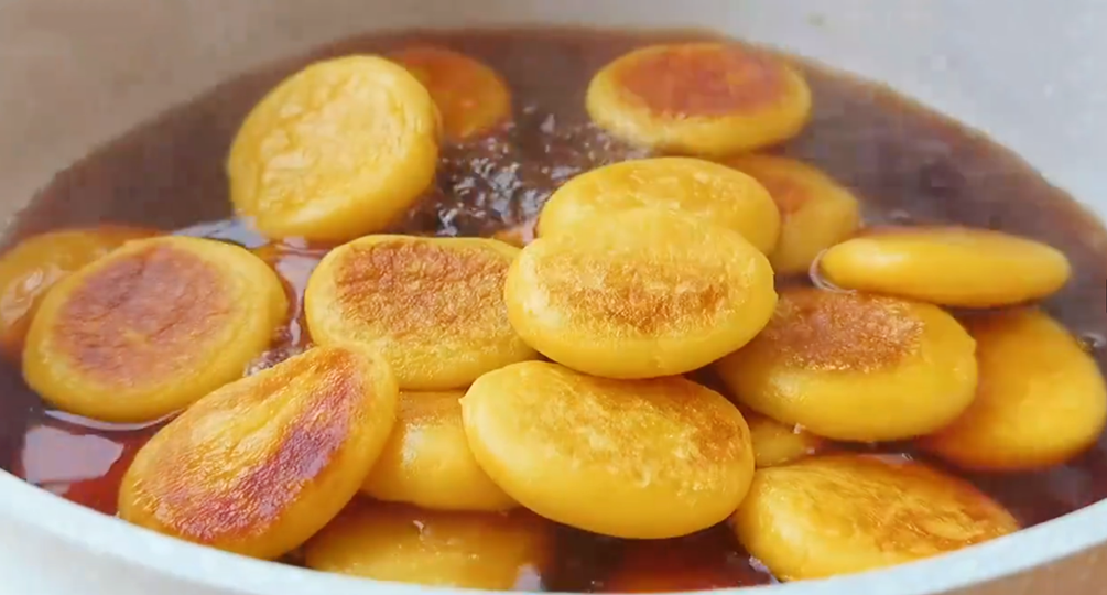 冬天手脚冰凉多这样吃，便宜又简单，益气补血身体暖，女人要多吃