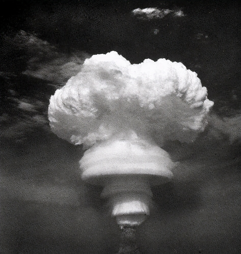 法国总统大怒、日本怼苏联？中国首颗氢弹爆炸后世界各国啥反应？
