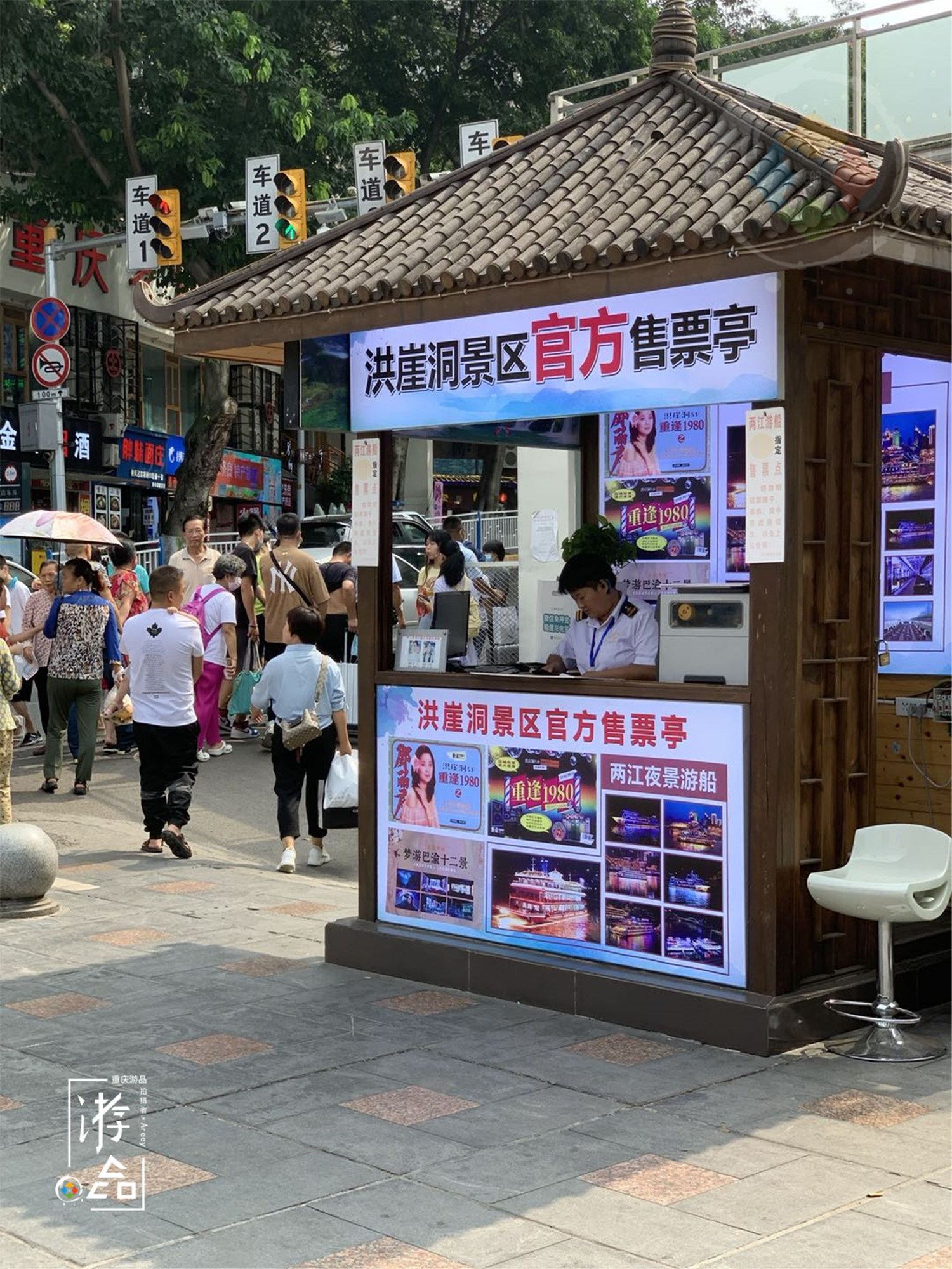 重庆网红景点洪崖洞，建在悬崖上的11层迷宫，每层楼有些什么？