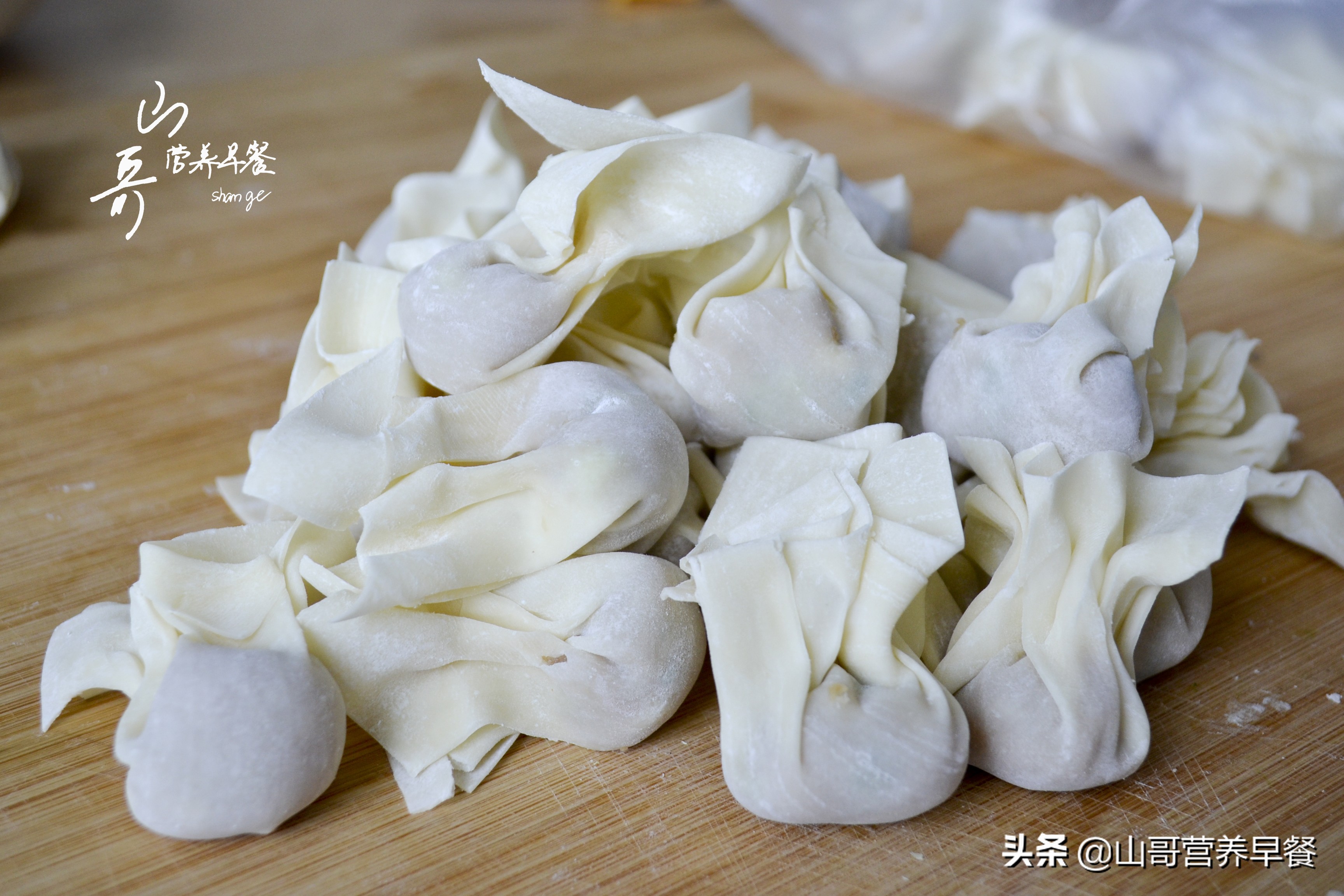 飯店里餛飩湯為啥那么好喝？只需要加1樣東西，不用高湯也特別鮮