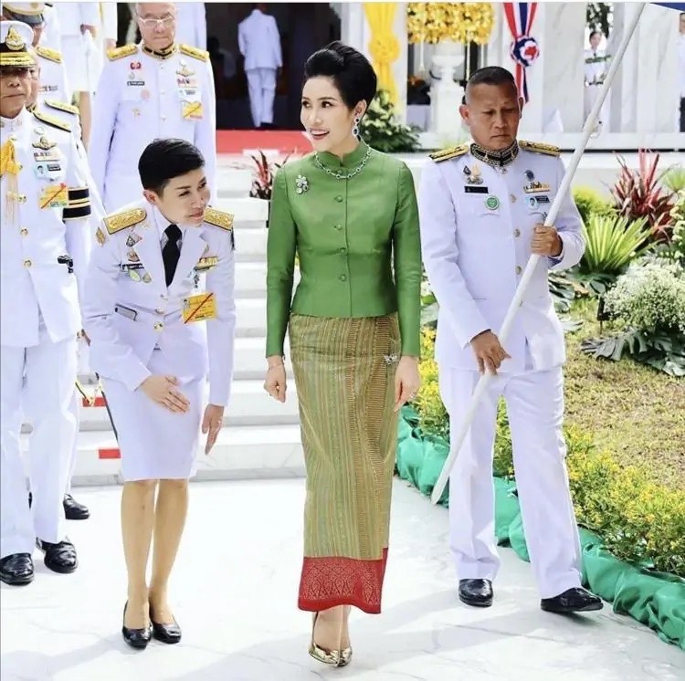 真实版“甄嬛”有点段位，挑衣服都让国王陪，