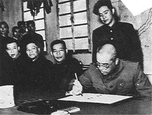 1951年朝鲜战场：彭德怀险遭警卫枪击