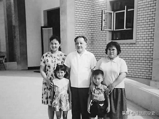 1981年，就任军委主席的小平，手握475万军队决策