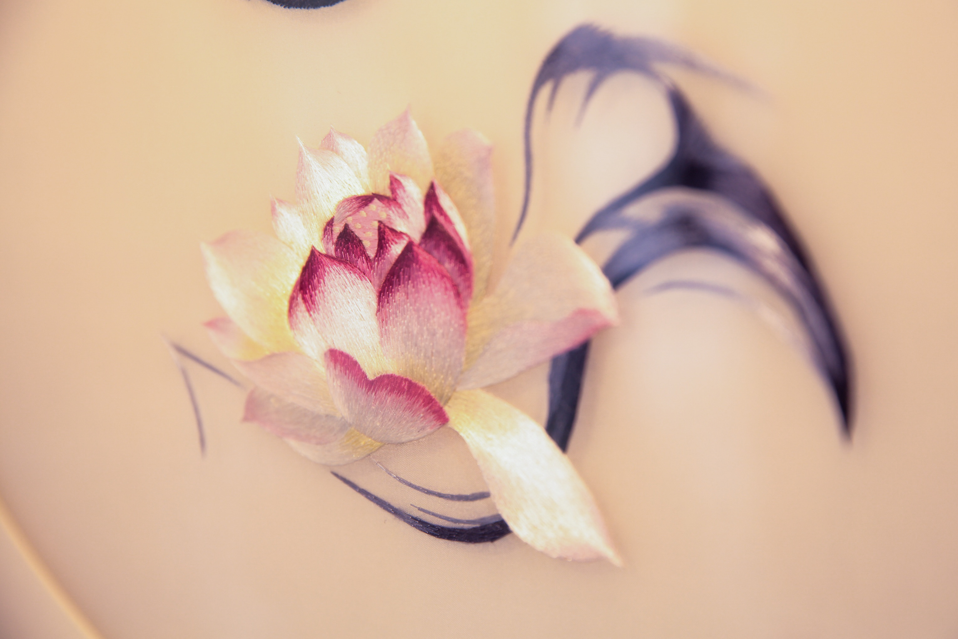 蜀绣又名"川绣",为中国刺绣传承时间最长的绣种之一,与苏绣,湘绣,粤绣