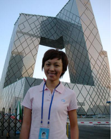 16丧父，拒绝保研，成为央视最年轻国脸，欧阳夏