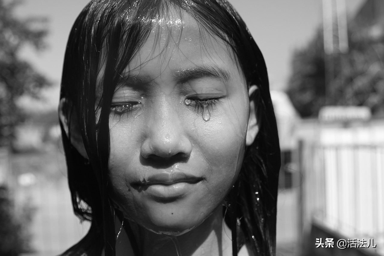 流眼泪能排出体内毒素吗女生爱哭带给身体的4个益处