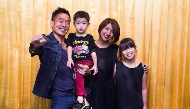 巨星郑浩南小县城唱破嗓，曾成就周润发，落魄时老婆要他演风月片