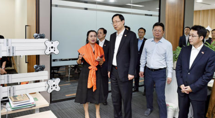 建筑工人逆袭成为江苏新首富的陈建华，如今每天赚3.4亿元
