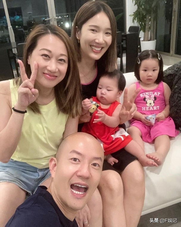 王祖蓝李亚男亲自下厨为朋友庆祝新婚 两位女儿开心出镜拍大合影