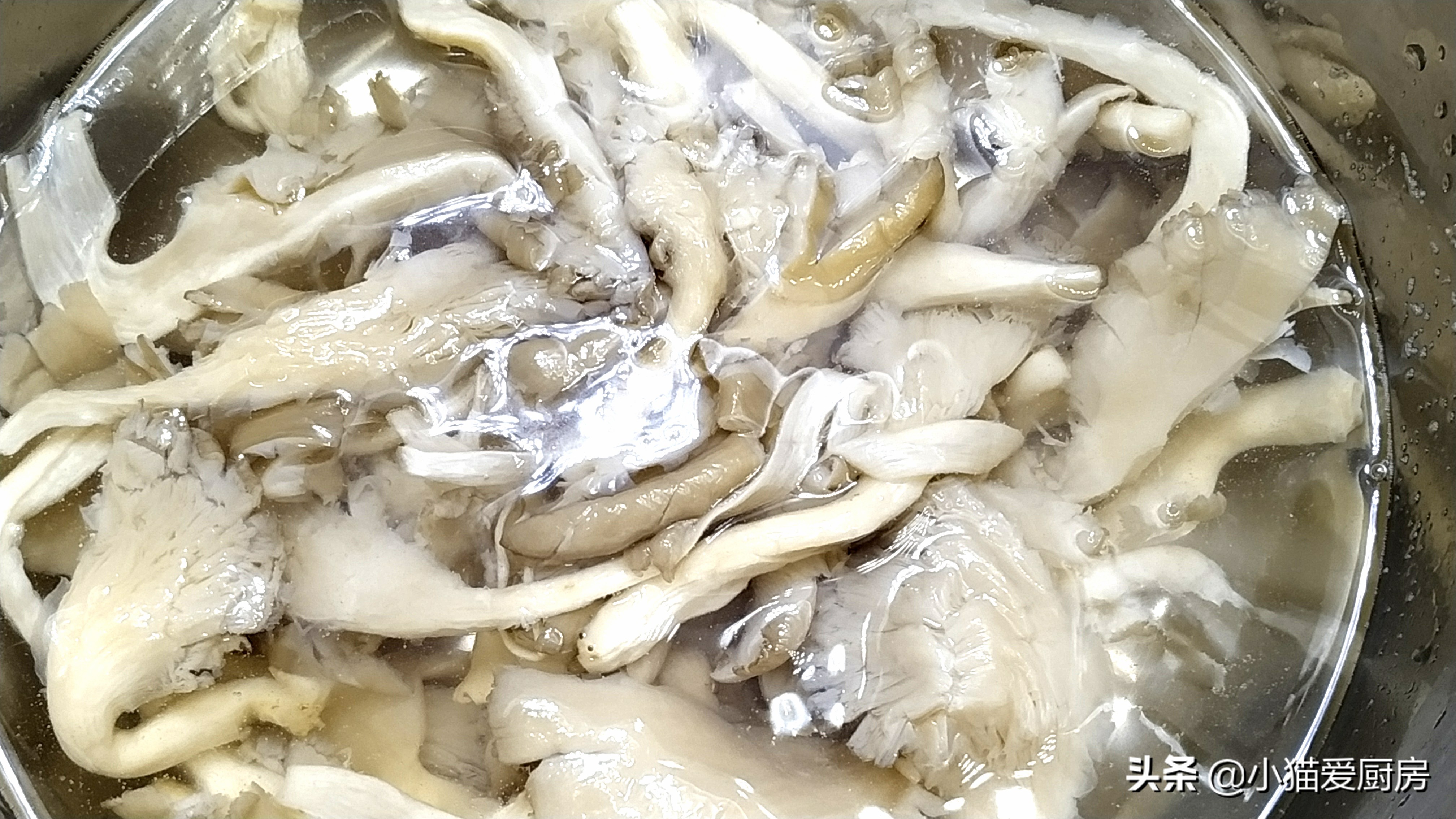 图片[2]-过节做的一道香酥蘑菇 简单做法 两分钟你就能学会 味道不错-起舞食谱网