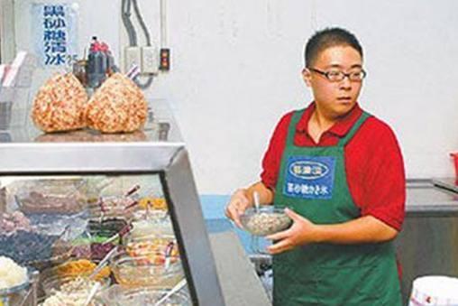 郝劭文：3歲出道10歲片酬千萬，身家卻被父母敗光，只能打工還債