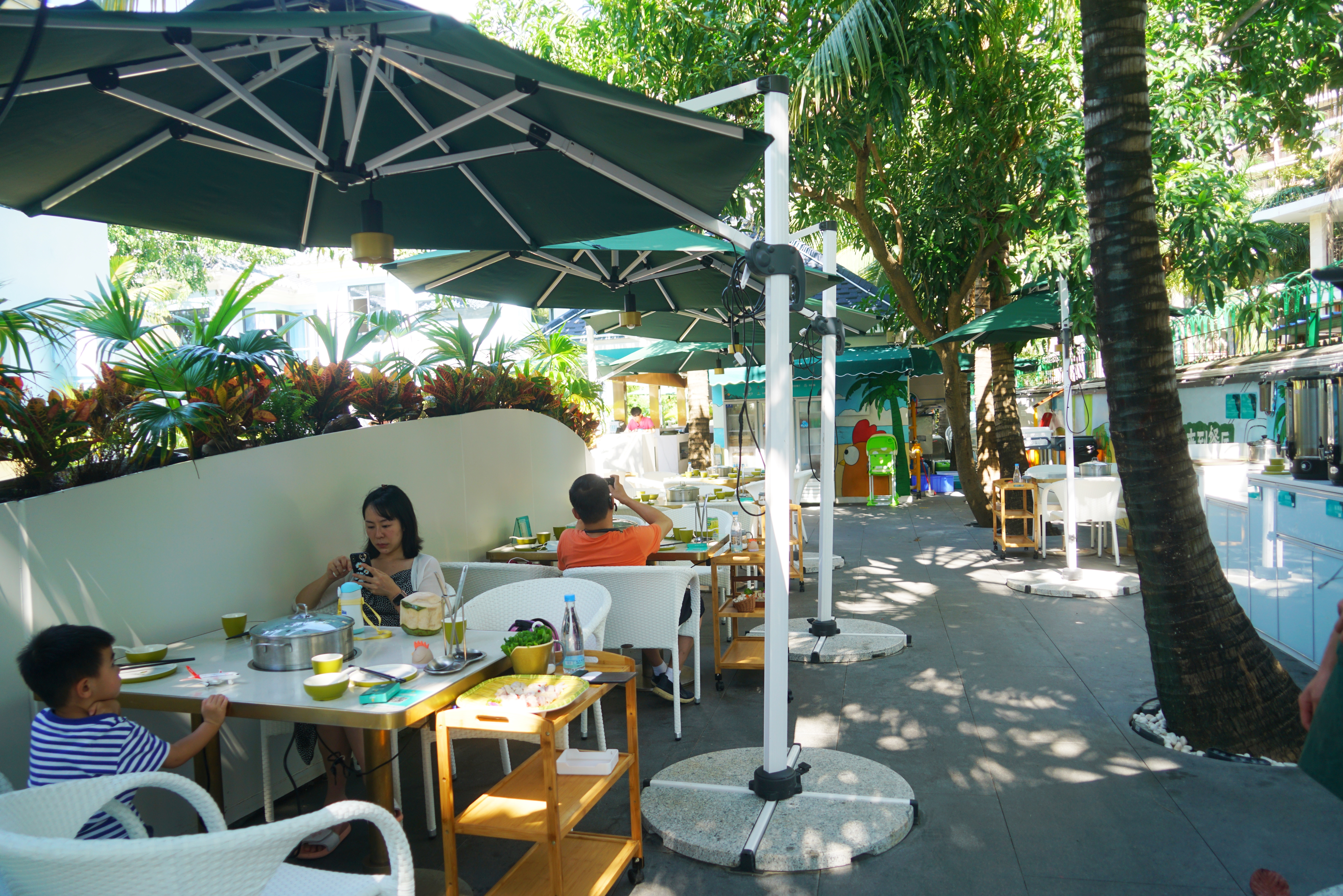 冬天旅行首选目的地，三亚吃喝玩乐全攻略，给你最悠闲的海岛时光