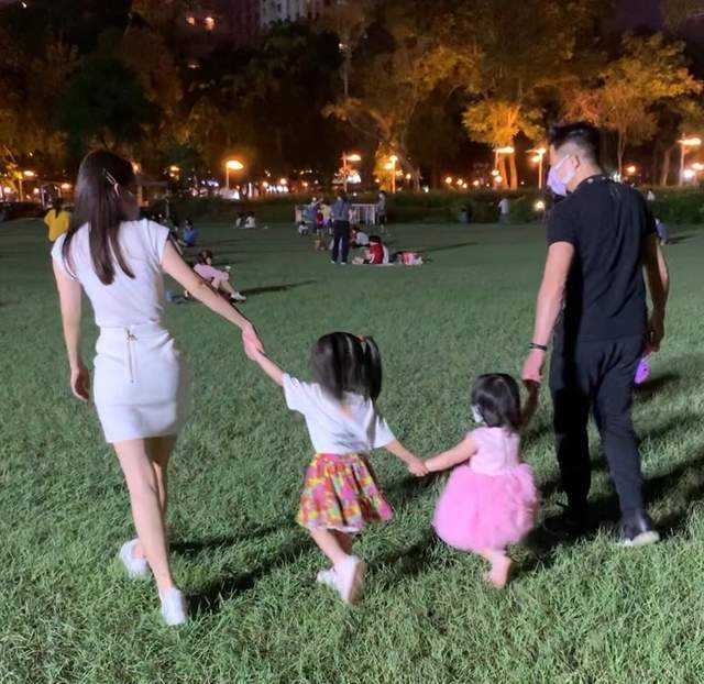 方媛520曬夫妻合影，郭富城送大束紅玫瑰，配合嬌妻秀足恩愛