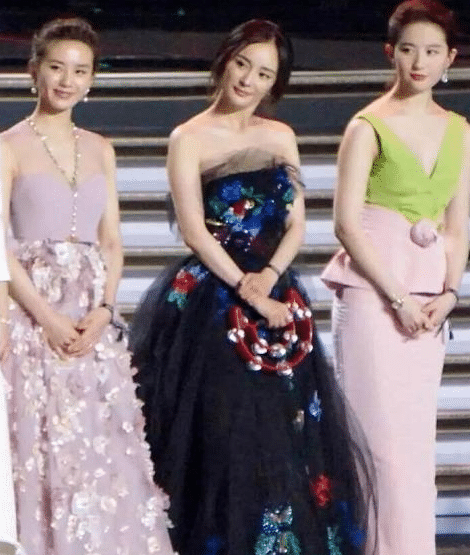 怪不得现在都喜欢会打扮的，当四大花旦同框，