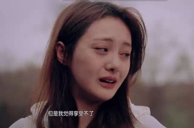 郑爽偷漏税被罚款2.99亿，发文表示自己不孕，且暗示自己或移民