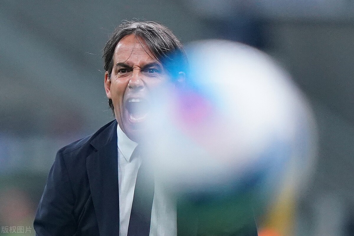 Wonders!All four famous Serie A coaches received red cards this round, and both coaches were