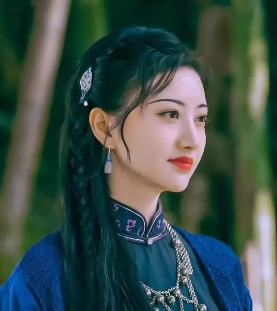 同样是民国风眉毛：景甜惊艳，吴谨言出戏，却