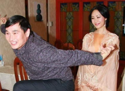 她是著名歌曲家，丈夫婚内出轨遭背叛，二婚嫁