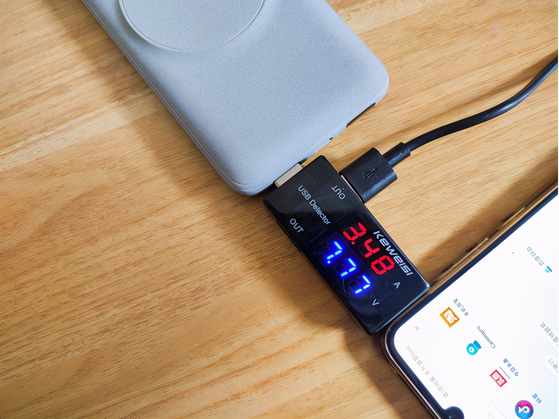 Nank南卡无线充电宝POW3：多机同时充电，还支持无线快充