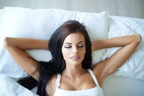 心理學：這六種睡覺姿勢，暴露了你的內在性格和想法