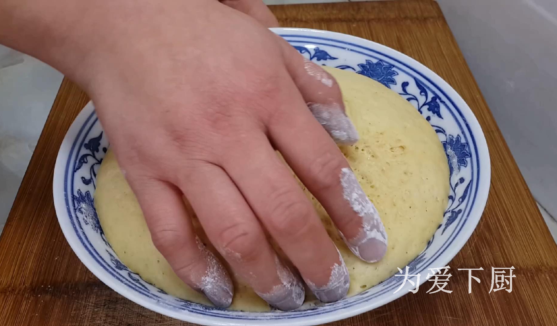 油條這做法才好吃，鍋裡炒一炒，個個焦脆香甜，出鍋全家人都愛吃