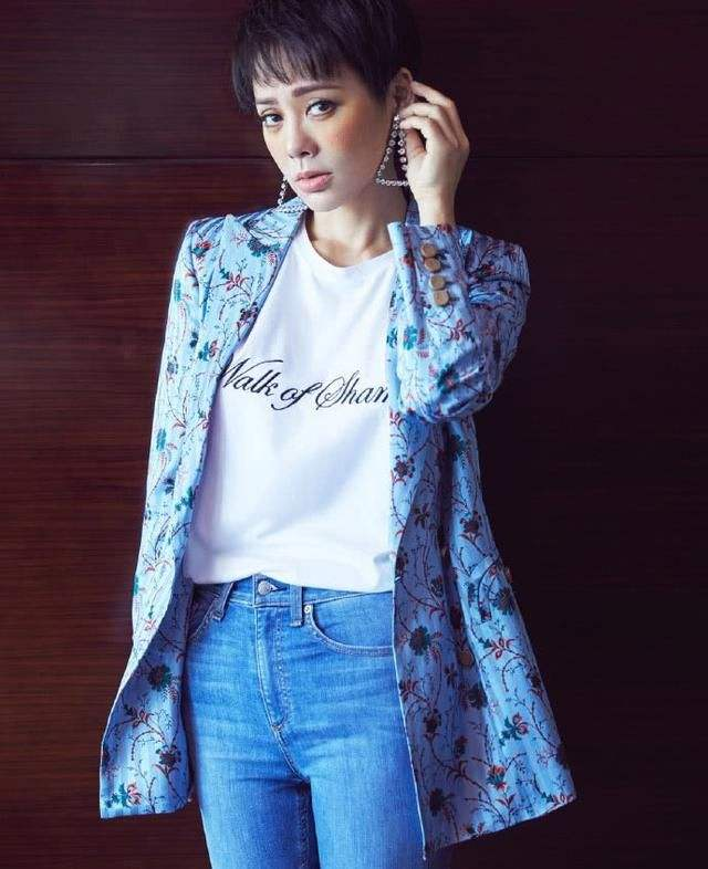 宁静竟能把“姑婆裙”穿的这么耀眼，没她的身材，还是别学了