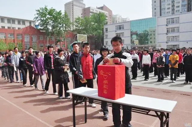 20年前，因“背起爸爸上学”感动中国的李勇，如