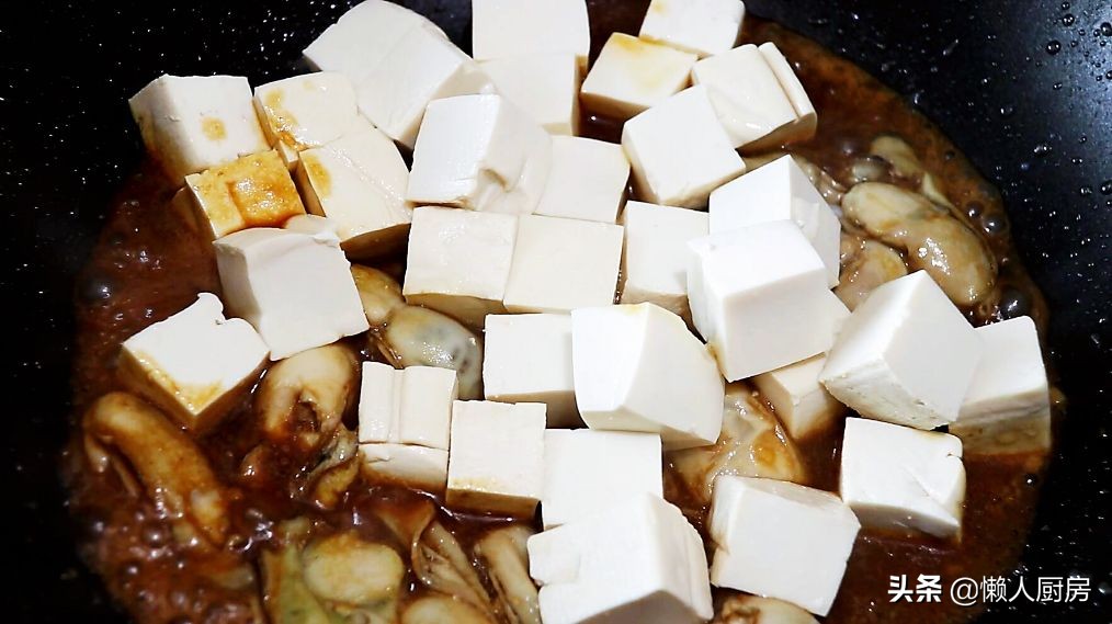 炖豆腐时，锅里加点它，吃着特别鲜，嫩嫩滑滑的，还不腥