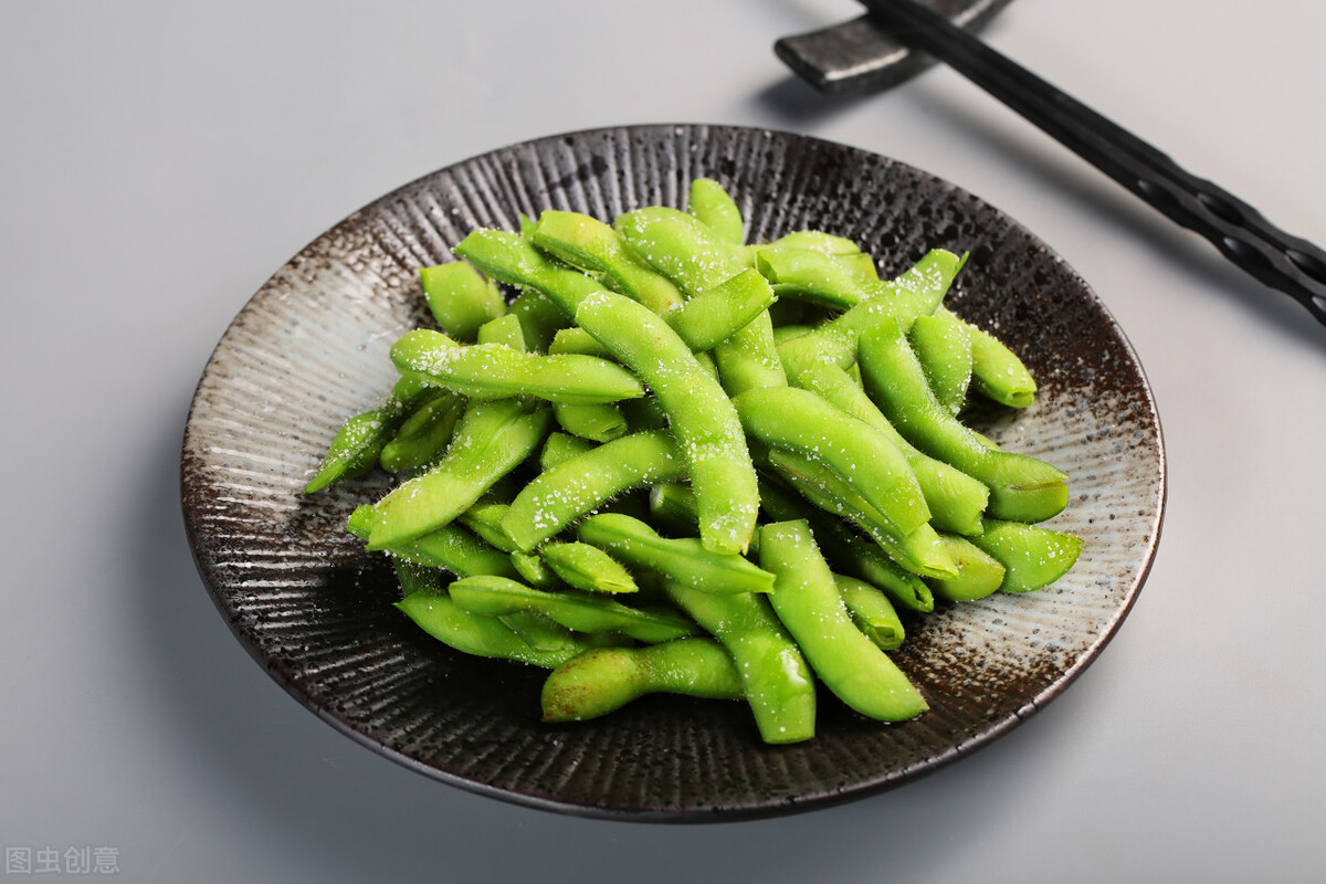 不喝牛奶也可以充分補鈣！ 4種蔬菜的鈣含量比牛奶高，還能防便秘