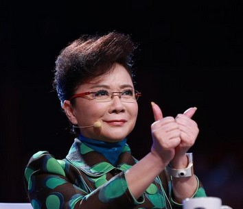 从“小品女王”到被喊“滚出春晚”，蔡明到底