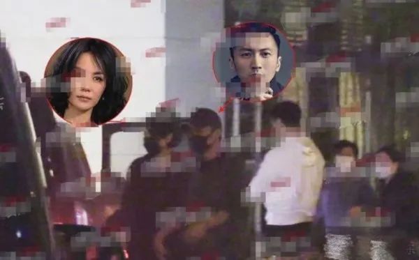 Wang Fei thanks thunderbolt sharp edge to pull hand emersion name occasion, their love already was destined when thanking thunderbolt sharp edge 14 years old