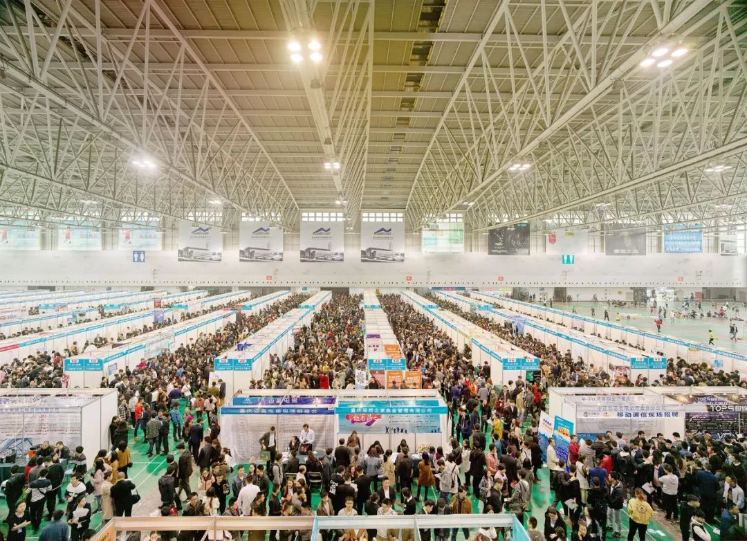 他拍下像蝼蚁一样生活的2000个中国人，没人能平静看完