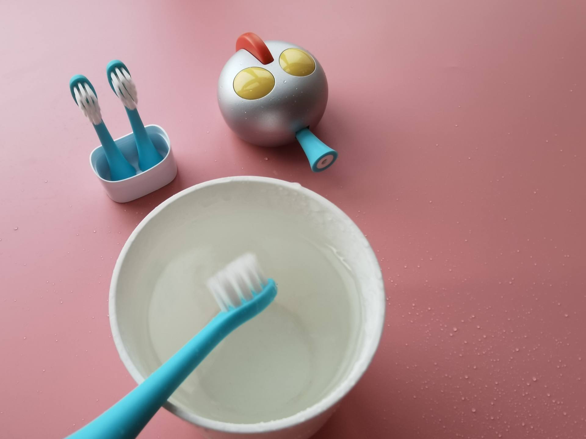 儿童电动牙刷怎么选？COMBO咸蛋超人联名款贴心呵护宝宝稚嫩牙齿