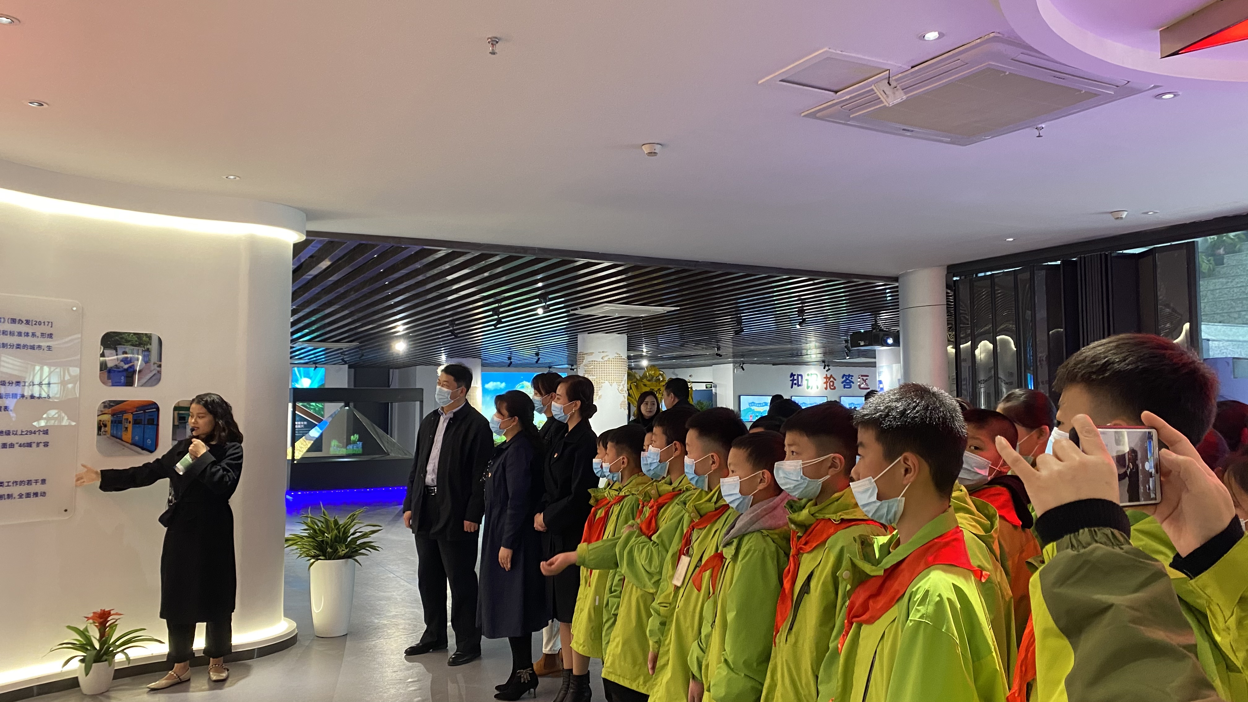 学雷锋看行动，贡院门小学开展垃圾分类志愿者活动