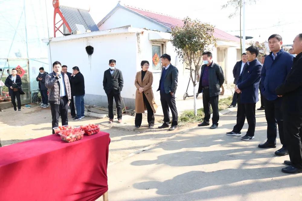 兰陵县新兴镇到兄弟乡镇考察学习