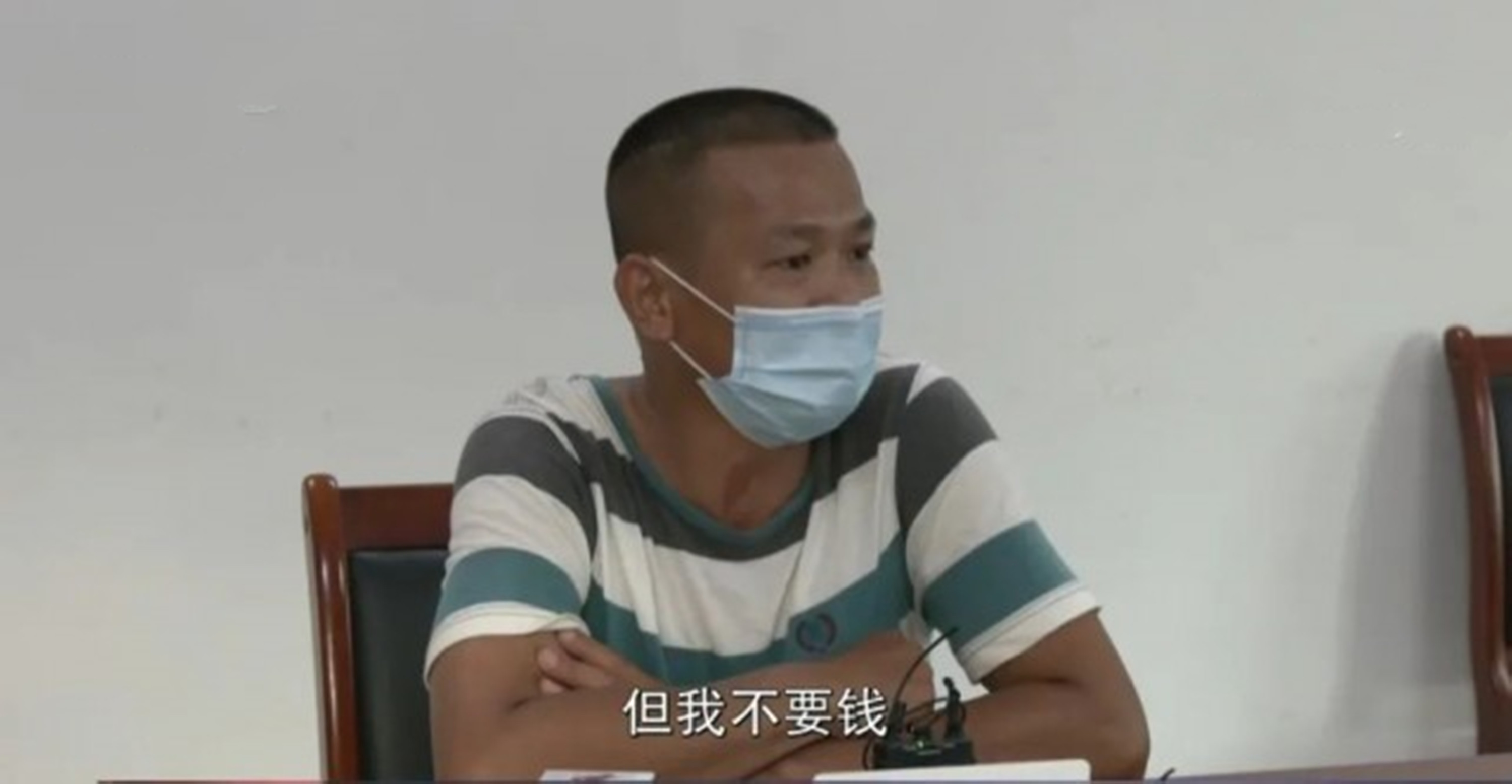 尴尬！全红婵50万豪车无人开，只因父兄无驾照，网友给支招