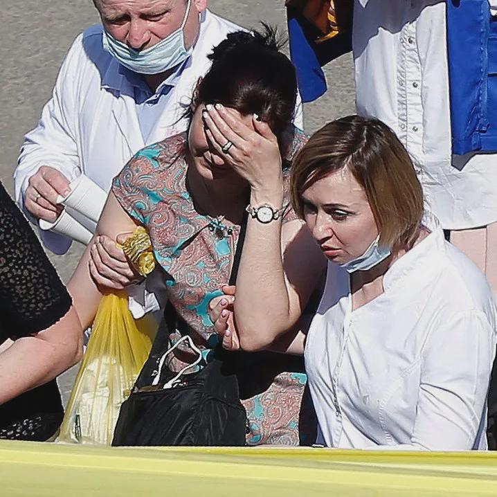 11死32伤！枪手血洗俄罗斯校园，学生跳楼逃命，还有孩子全身中弹