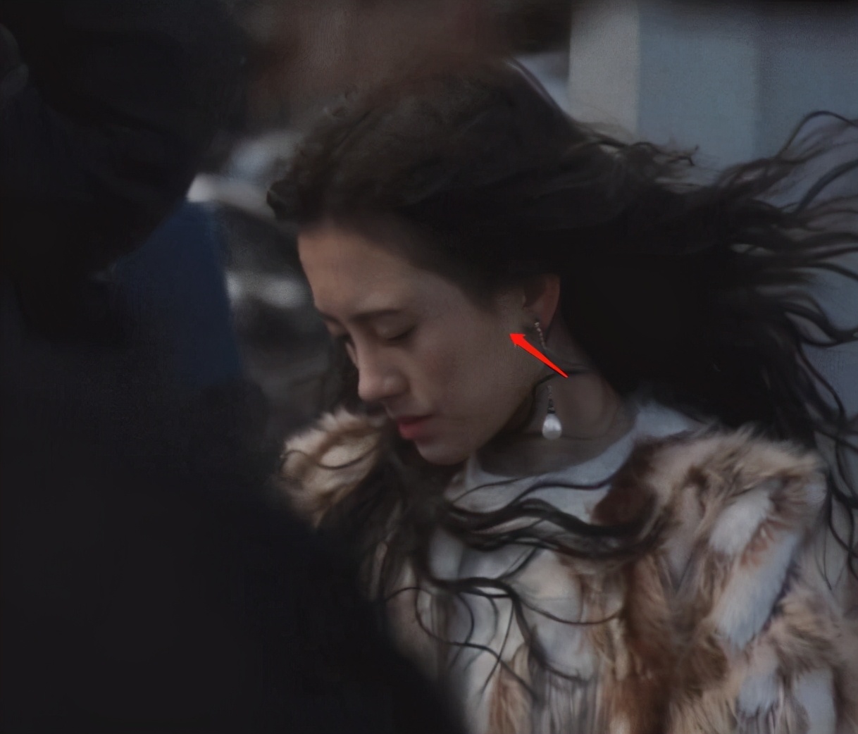 女明星为了发际线有多拼？蒋梦婕戴假发片，鞠