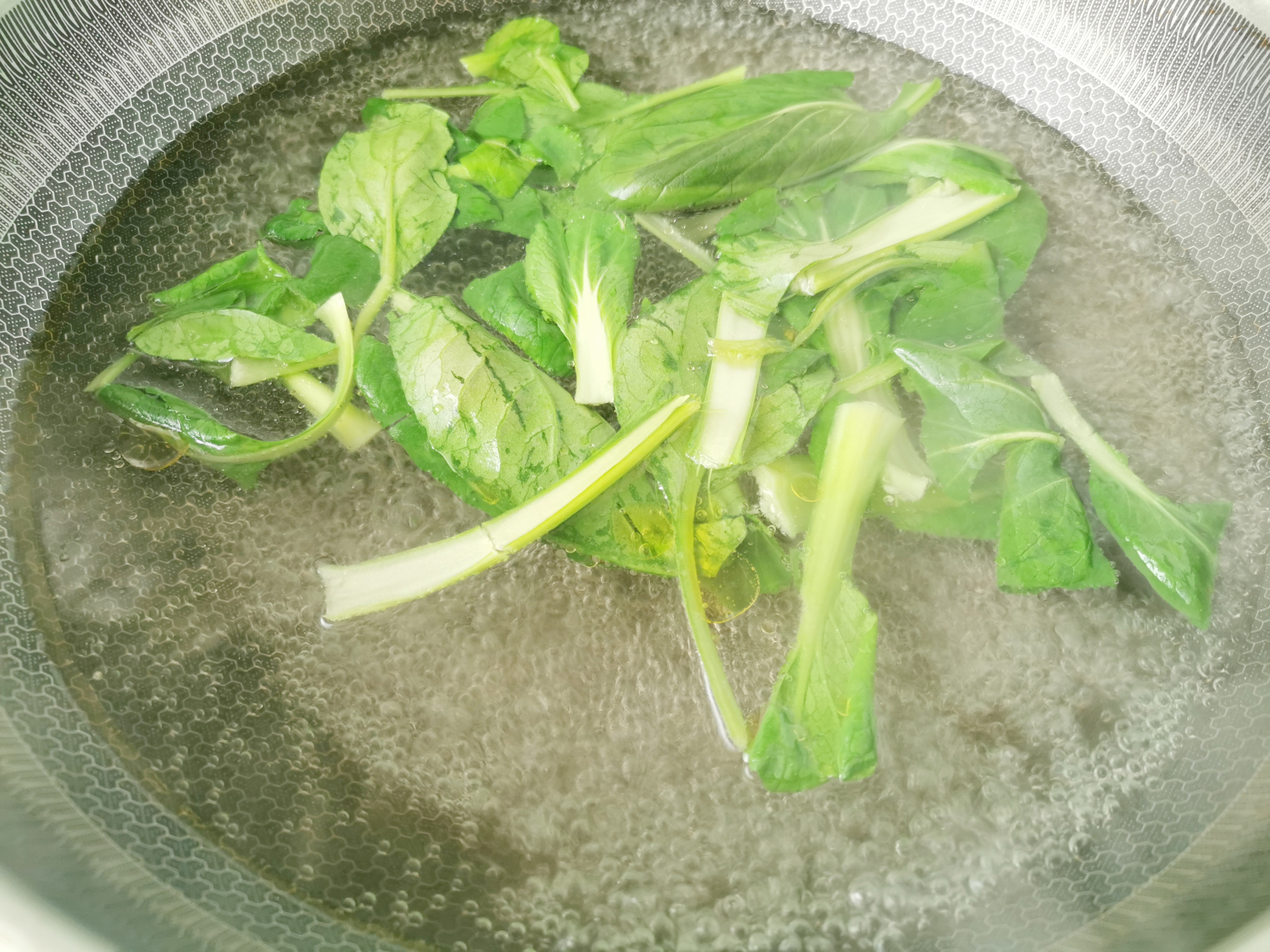 香菇青菜包子的做法，记住4点，青菜翠绿不变色，面皮宣软馅儿鲜