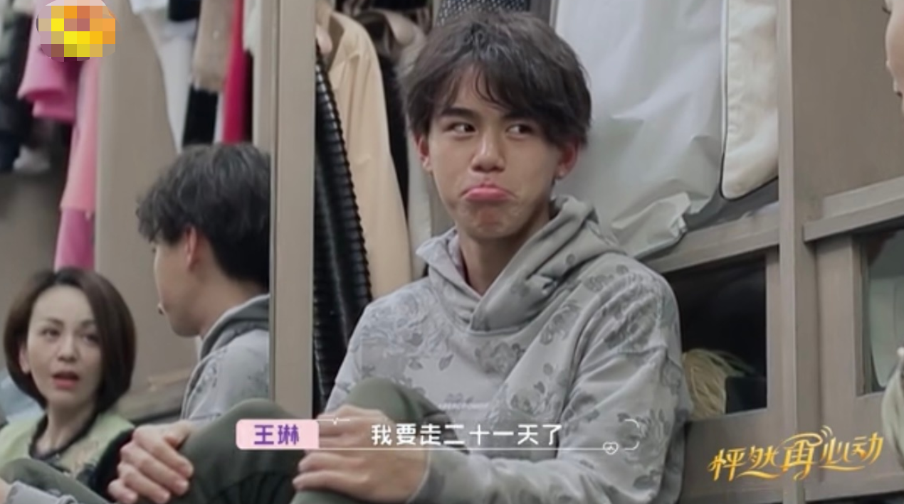 “雪姨”16岁儿子罕见曝光！性格温暖颜值却被嘲，富豪生父成谜