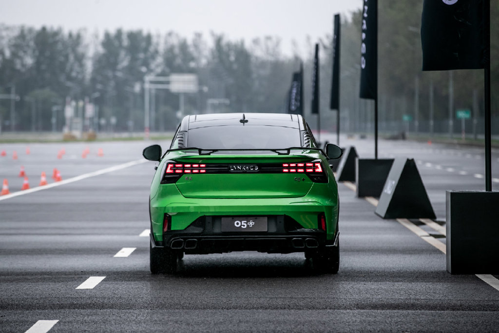 品牌首款性能SUV，领克05+上市售23.58~26.18万元
