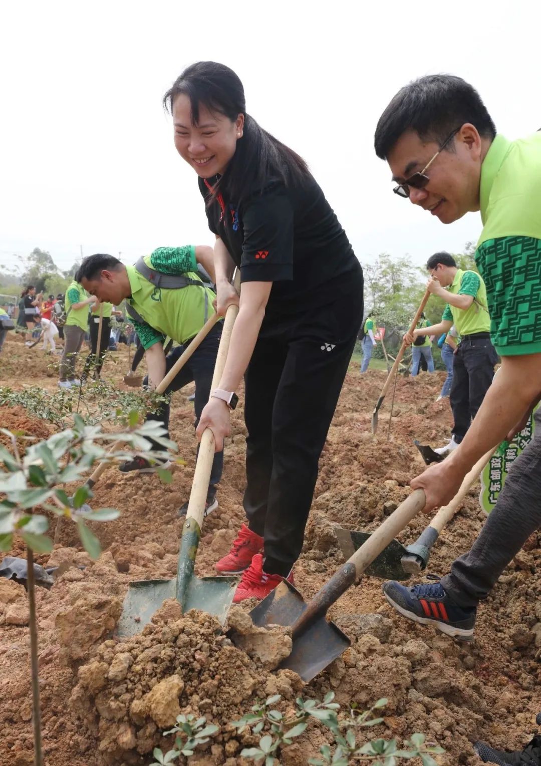 奥运冠军携网友一起植树！第三届网友植树节在盈香顺利举行